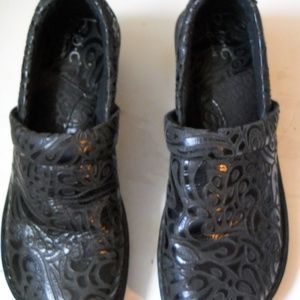 BOC WOMEN'S CASUAL BLACK LEATHER SHOES SIZE 8M